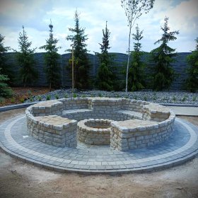 kamienne murki, ścieżki, chodniki, elementy dekoracyjne (studnie, paleniska)