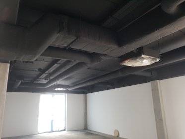 malowanie ścian , sufitów metodą natryskową za pomocą agregatu