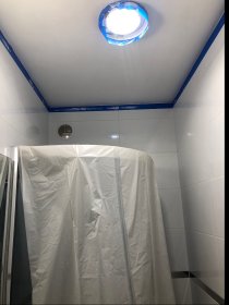 Malowanie ścian bardzo dokładnie na żyletka również