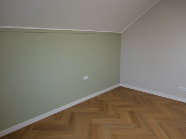 Układanie paneli podłogowych