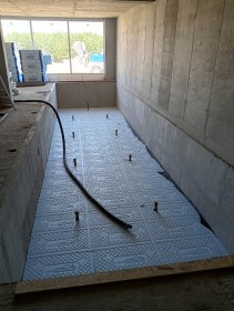 Układanie styropianu pod ogrzewanie podłogowe oraz pod wylewki maszynowe