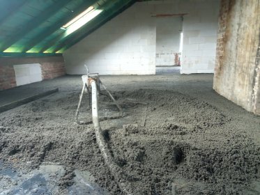 Wylewanie styrobetonu