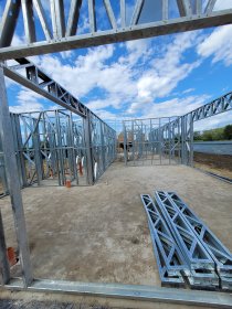 Konstrukcja stalowa z montażem.