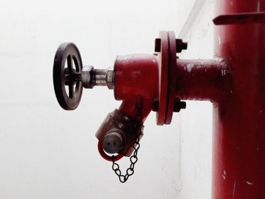 Badanie ciśnienia i wydajności hydrantu zewnętrznego