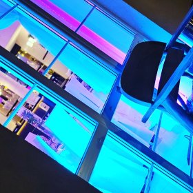 Artystyczna dekoracja światłem LED