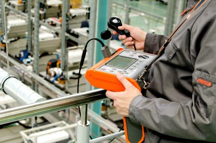 Pomiary oświetlenia (awaryjne, ewakuacyjne, stanowiskowe)