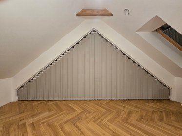 Żaluzje pionowe także do skośnych okien