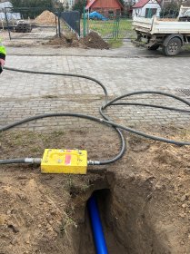 Wykonanie przecisku pod drogą, chodnikiem, trawnikiem.