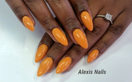 przedłużanie paznokci metodą akrylową