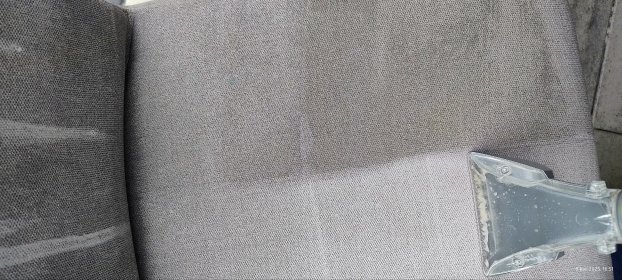 Pranie dywanów i mebli tapicerowanych profesjonalnymi środkami piorącymi marki Kärcher.