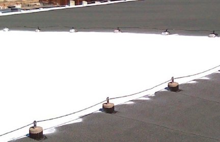 Remont płaskiego dachu bez konieczności usuwania starego pokrycia