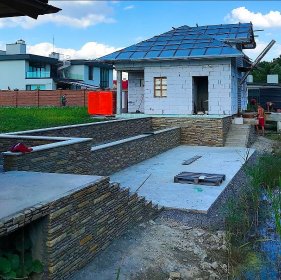 Obmurowanie fundamentów kamieniem naturalnym