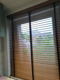 Żaluzje drewniane i bambusowe