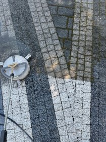 Mycie kostki brukowej, płyt tarasowych spalinowymi myjkami wysokociśnieniowymi.