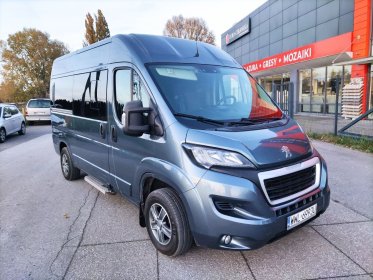 Oferuję przewóz osób w kraju i za granicą.