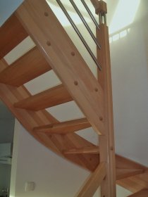 Produkcja schodów drewnianych