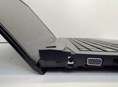 Regeneracja i wymiana zawiasów w laptopie