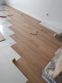 Układanie paneli laminowanych