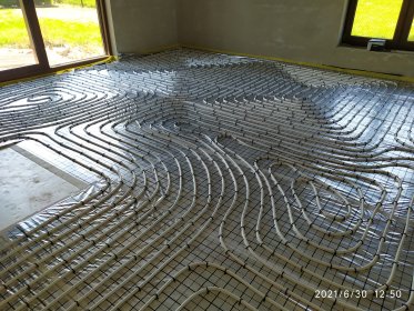 Montaż instalacji ogrzewania podłogowego i grzejnikowego