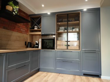 Szeroka gama materiałów. Elementy lakierowane, fornirowane, kompakt HPL, Spieki itp.