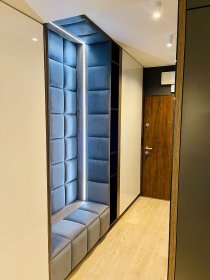 Łóżka, elementy tapicerowane, wnęki, siedziska