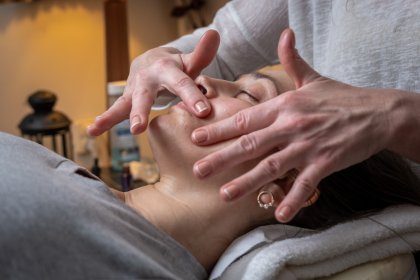 Zabieg refleksologii twarzy