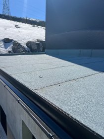 Montaż papy termozgrzewalnej oraz membrany PVC na dachach płaskich, tarasach i fundamenta