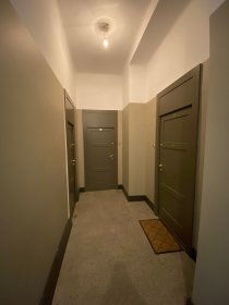 Ofrerujemy kompleksowe malowanie klatek schodowych jak i lokali usługowych