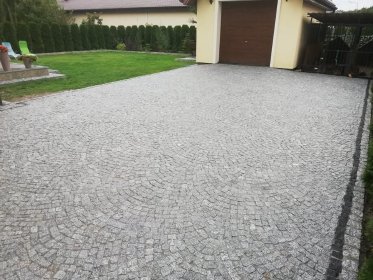 Układanie kostki granitowej