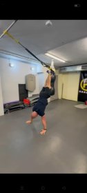Trening TRX usprawniający, rehabilitacyjny, wzmacniający
