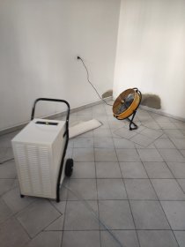 Osuszanie domów, mieszkań, piwnic, strychów i innych pomieszczeń gospodarczych.