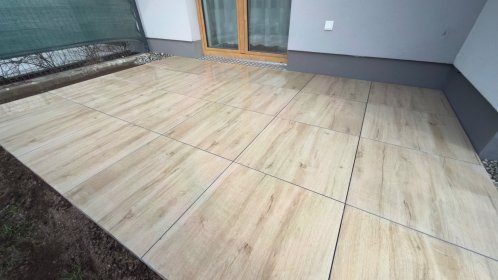 Taras z płyt gresowych