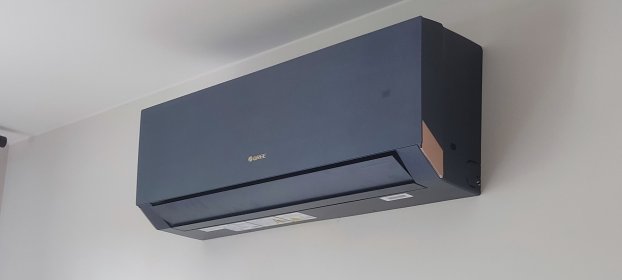 np. Gree Clivia Navy Blue CL12N 3,5kW z montażem