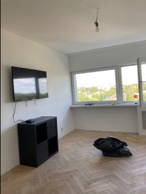 Szpachlowanie ścian 2-3 krotnie obsadzanie narożników , naprawianie ubytków , pęknięć