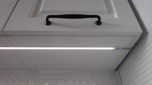 Montaż oświetlenia LED oraz szyny sufitowe