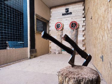 Sesja rzutów siekierami