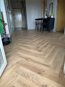 Montaż paneli laminowanych