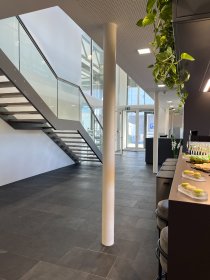 Mycie i gruntowne dbanie o czystość obiektów biurowych, medycznych, usługowych.