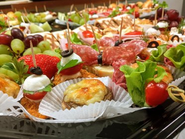 Wyjątkowa atmosfera, osobna, klimatyzowana sala oraz szeroki wybór menu,parking