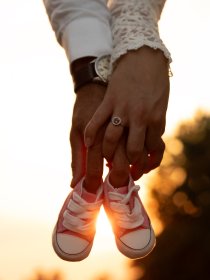 Sesja ciążowa w studiu