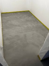 nakładanie mikrocementu