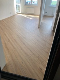 Montaż paneli laminowanych