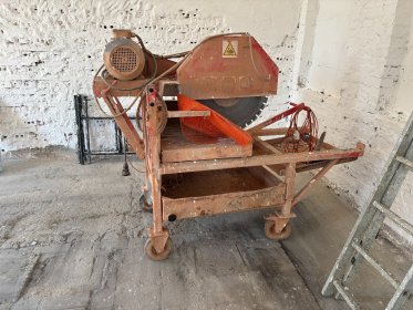 Wynajmę kompletną piłę do cięcia pustaków na wodę