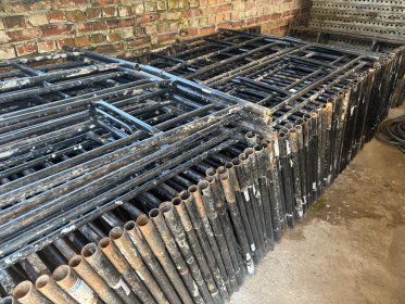 Wynajem rusztowań elewacyjnych i warszawskich