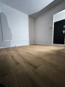 Profesjonalny Montaż Paneli Podłogowych – Wysoka Jakość i Precyzja Profesjonalny Montaż Paneli Podłogowych – Wysoka Jakość i Precyzja
