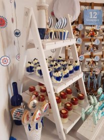 Ekspozytor drewniany, stojak wystawowy 