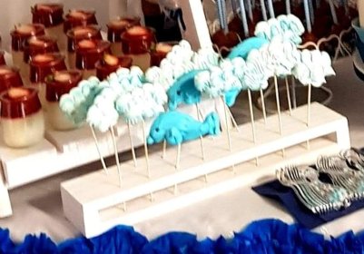 Ekspozytor drewniany, stojak wystawowy, ekspozytor na słodki stół 