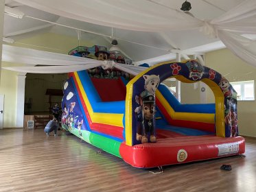 Wynajem dmuchanych zjeżdżalni