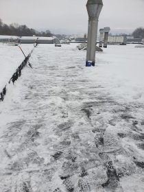 Odśnieżanie dachów płaskich.