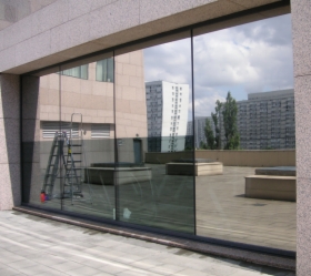 Montaż folii przeciwsłonecznych, dekoracyjnych